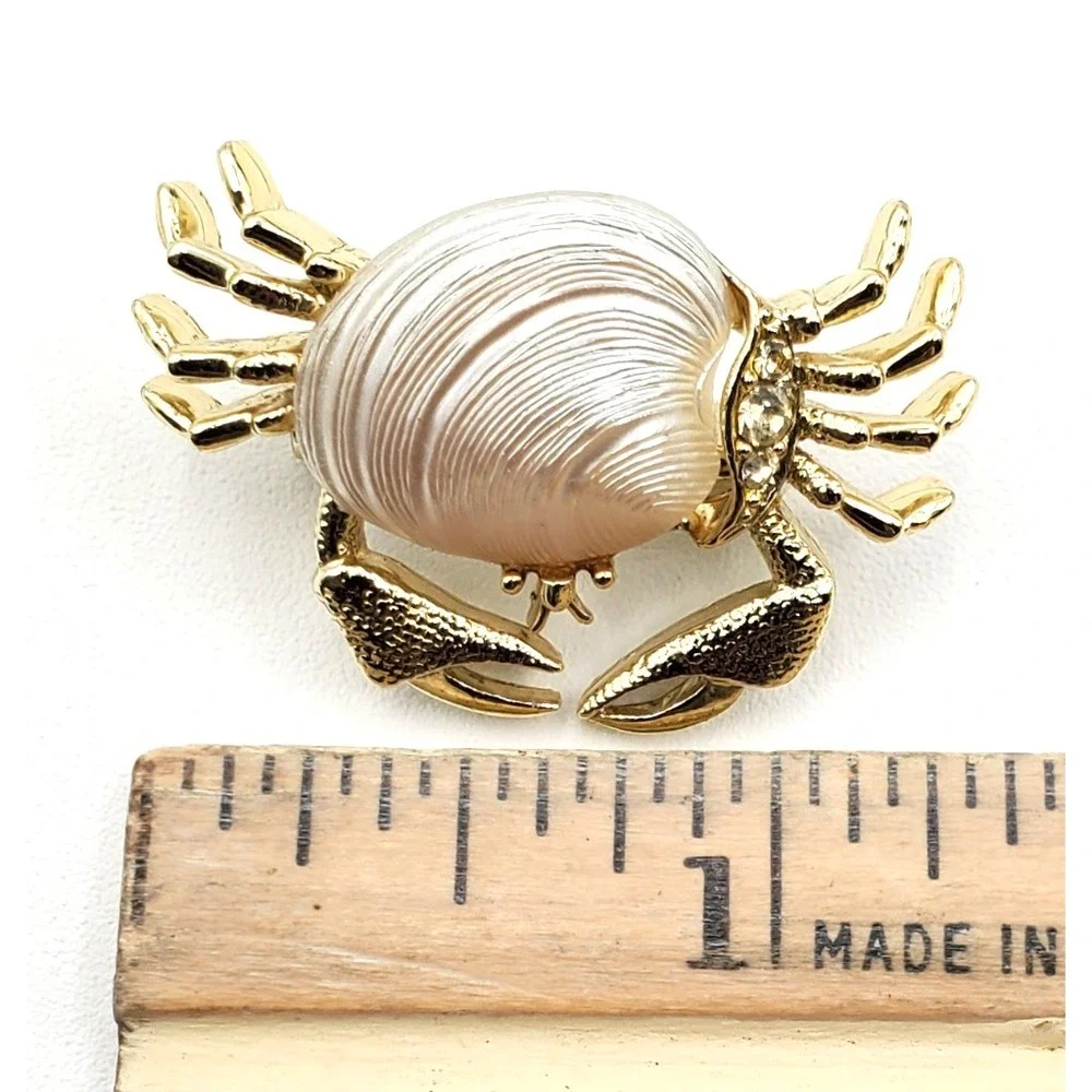 Vintage Crab w Rhinestones & Sea‎ Shell Body Pin Brooch Gold Tone